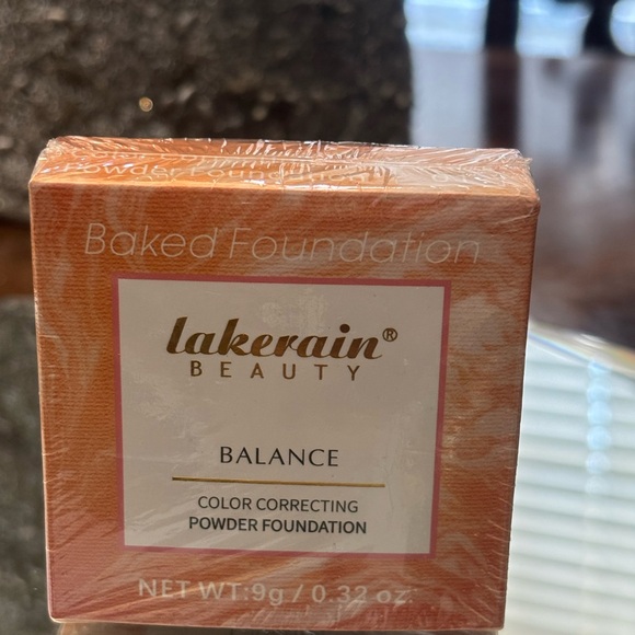 Balance Baked Foundation - porcelain - Picture 2 of 4